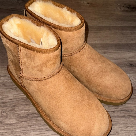 Chestnut Uggs Women’s Size 9 - Picture 4 of 7